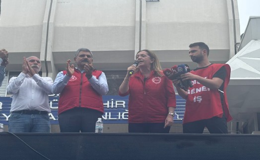 Çerkezoğlu, Büyükşehir önünde konuştu: Grev hakkımızı kimse sorgulayamaz!