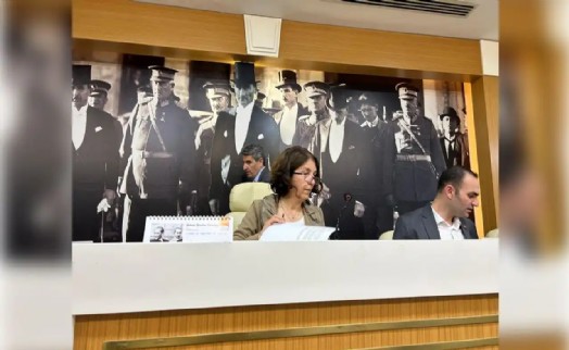 Çiğli Meclisi'nde gerilim tavan yaptı: 'Evsiz kalacağız' diyerek salonu terk ettiler!