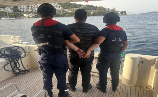 Cinayetten aranan çete üyesi, yurt dışına kaçarken yakalandı