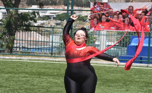 Down sendromlu milli sporcu Selin: Lütfen eve kapanmayın, benim gibi engelleri aşın