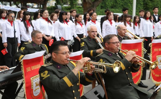 Ege Ordusu Bölge Bando Komutanlığı'ndan lise öğrencileriyle 19 Mayıs konseri