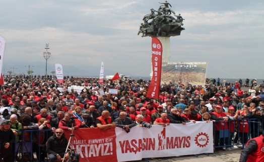 Emekçiler ve CHP'liler Gündoğdu Meydanı'nda; 1 Mayıs'a coşkulu kutlama