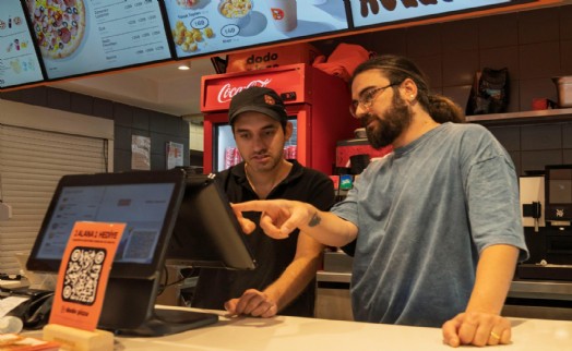 Engel tanımadı girdiği işte ayın elemanı seçildi