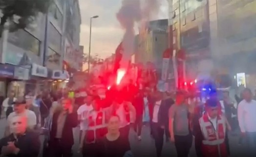 Esenler mitinginde İmamoğlu posterine engel