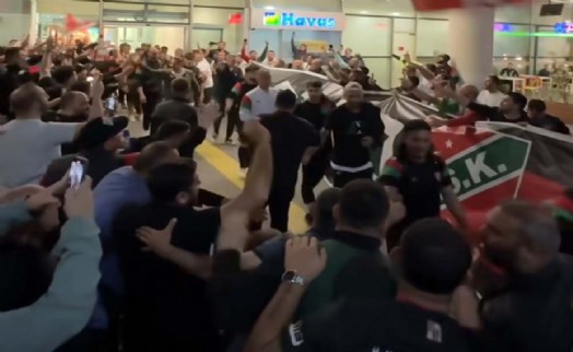 Final için avantajı kapan Kaf-Kaf'a taraftardan coşkulu karşılama