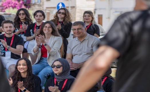 Genç tasarımcılar Nutuk'un ışığında İzmir'i güzelleştiriyor: Tugay tasarımcılarla buluştu!