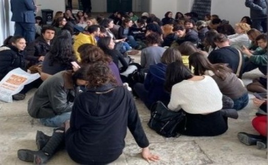 İTÜ'den 1 Mayıs gözaltılarına tepki: Sınıfa giremediler, oturma eylemi başlattılar