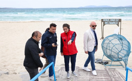 Ilıca Plajı'nda yaz hazırlıkları sürüyor