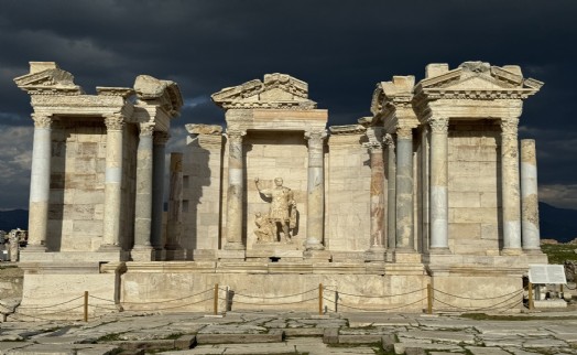 İş Bankası'ndan Laodikeia ve Tripolis kazılarına destek