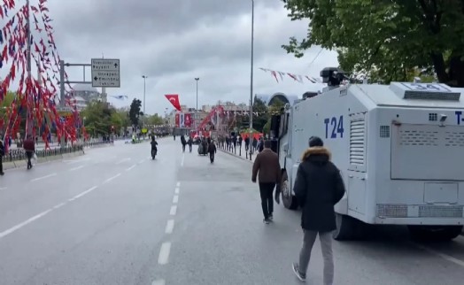 İstanbul'da 1 mayıs ablukası: Yollar, metro, metrobüs istasyonları kapalı! Yolcular isyan etti
