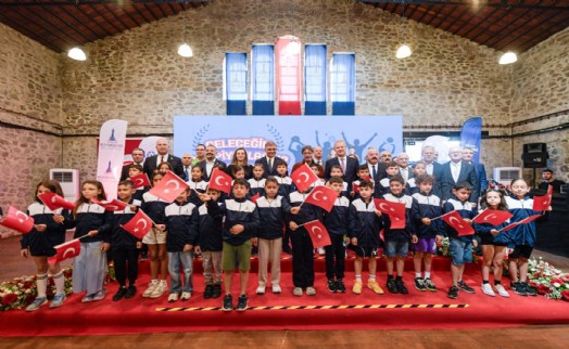 İzmir'de 'Geleceğin Şampiyonları' projesi tanıtıldı: Tugay'dan yüzde 100 destek sözü