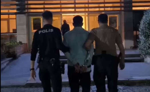 İzmir'de hırsızlıktan 30 yıl hapis cezası ile aranan firari hükümlü yakalandı