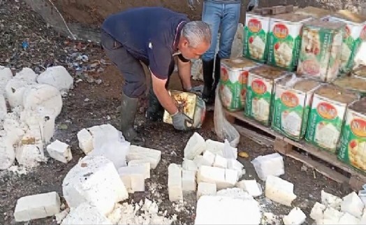 İzmir'de iki soğuk hava deposunda 7 ton 12 kilo bozuk süt ürünü ele geçirildi