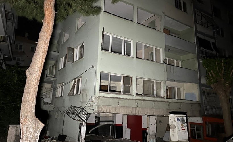 İzmir'de metruk binada poşetler içerisinde 3 kafatası ve kemik parçaları bulundu