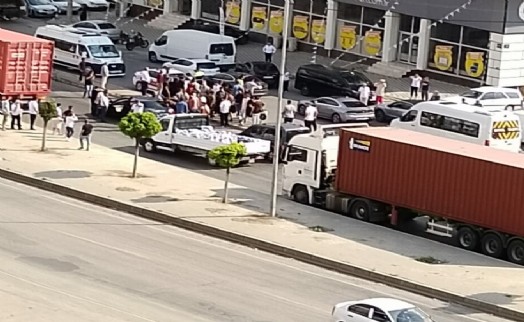 İzmir'de otomobile tüfekli saldırı; 3 ölü, 3 yaralı