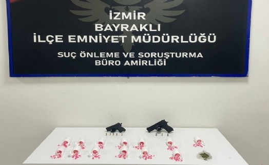 İzmir'de uyuşturucu operasyonunda 3 şüpheli gözaltına alındı