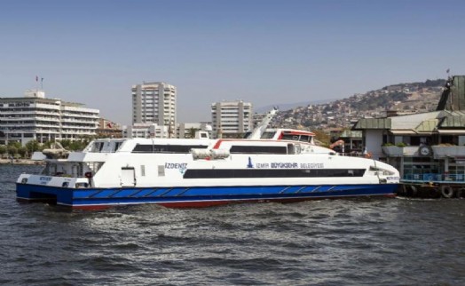 İzmir' de vapur seferlerine hava engeli