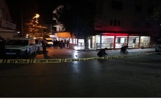 İzmir'de 3 kişiyi yaralayıp kaçan şüpheli, çıkan çatışmada öldü