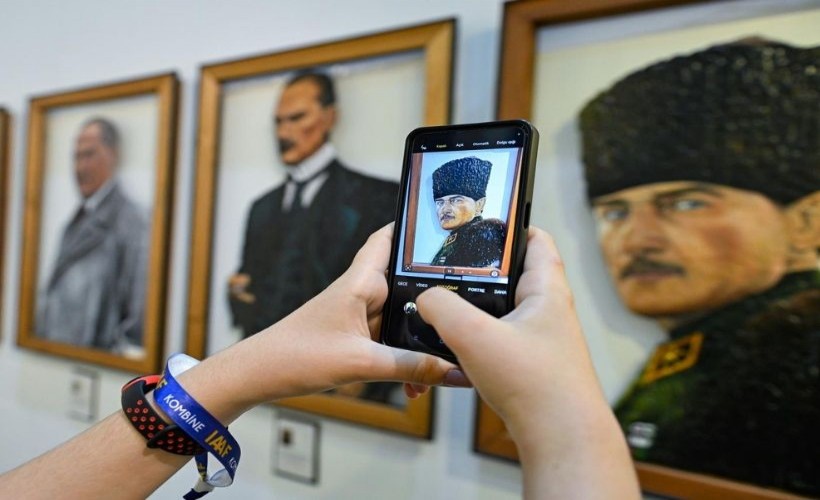 İzmir’de sanat ve antika fuarına yoğun ilgi