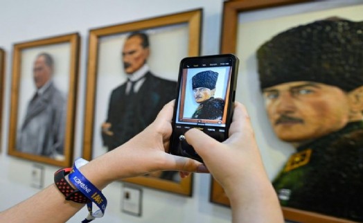 İzmir'de sanat ve antika fuarına yoğun ilgi