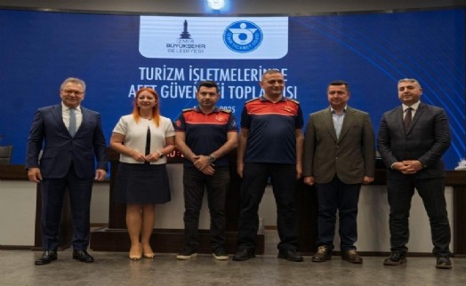 İzmir'de turizm işletmeleri afet güvenliği için toplandı