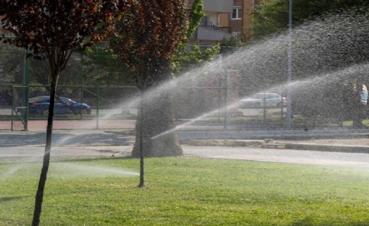 İzmir'in parklarında su kaybına geçit yok