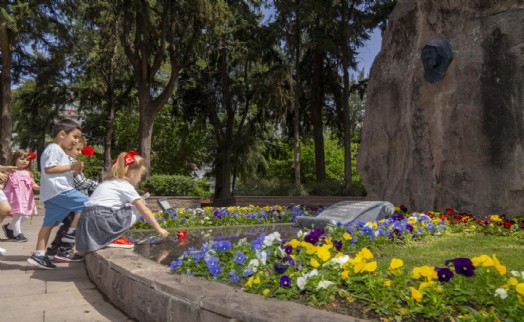 İzmirli annelere en özel kutlama