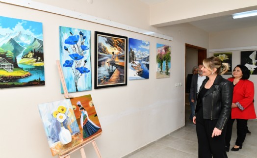 Çiğli'de Kaklıç Sanat Akademisi'nin yıl sonu sergisi büyük ilgi gördü