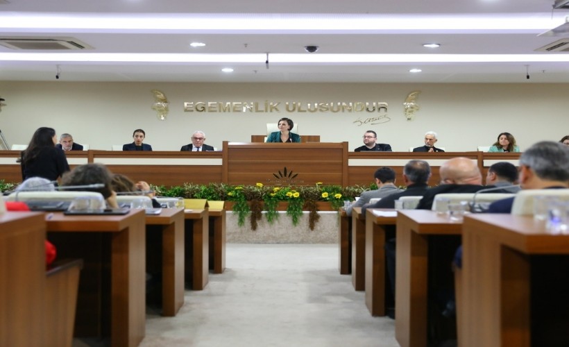 Karabağlar’da 'başkanlık önergeleri' krizi: Oy birliğiyle Kınay’a ret!