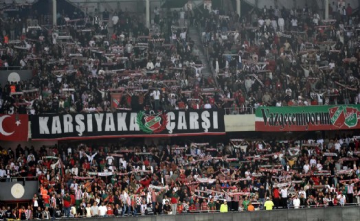 Karşıyaka taraftarı için dev ekran