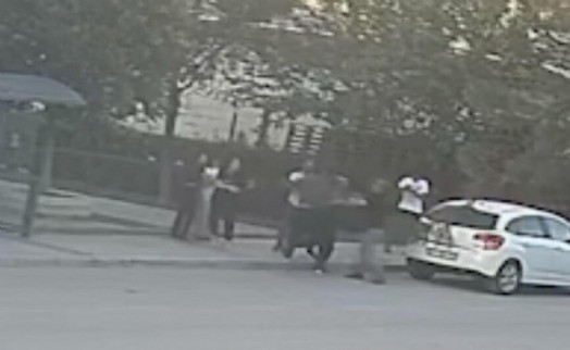 Komşuların kavgası kamerada: Önce çocuklar tartıştı, sonra ebeveynler