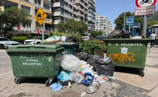Konak'ta grev sürüyor: Çalışanların iş bırakma eylemi 2'nci gününde