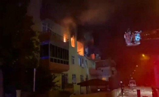 Konya'da dört katlı binada doğalgaz patlaması: 12 yaralı