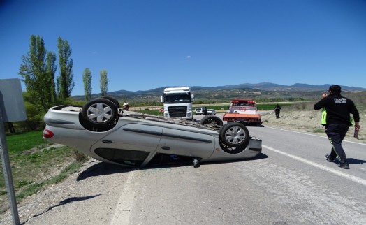 Kütahya'da takla atan otomobilin sürücüsü yaralandı