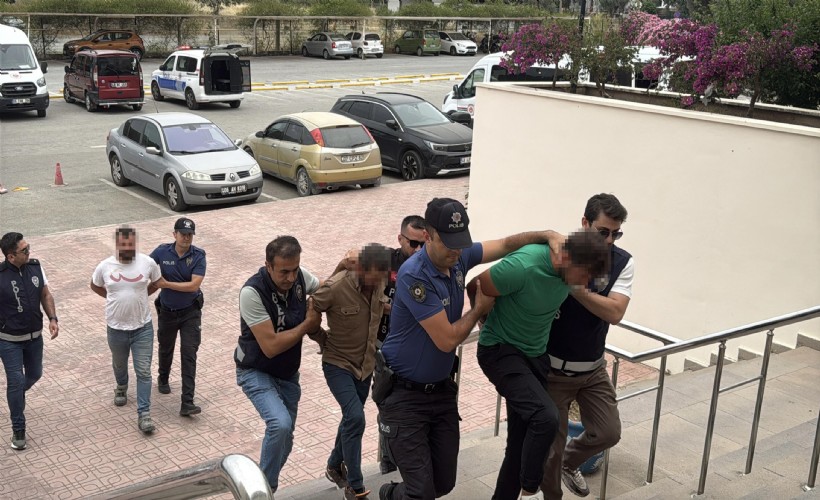 Makas atıp, kendilerini durduran polislere saldıran alkollü sürücü ve 2 arkadaşı serbest
