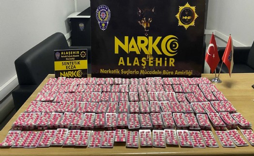 Manisa'da otomobilinde uyuşturucu ile yakalanıp, tutuklandı