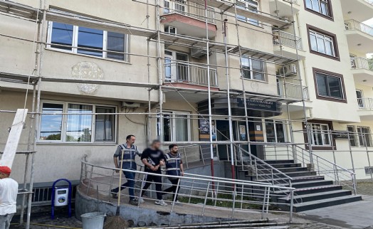 Manisa'da durdurulan otomobilde uyuşturucu hap ele geçirildi