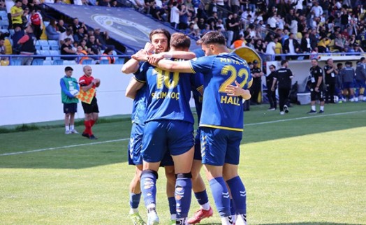 Menemen FK Beyoğlu Yeni Çarşı Spor'u yendi ve avantajı kaptı