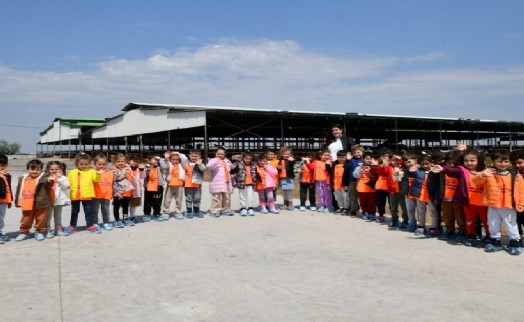 Çiğli Belediyesi'nden çocuklara doğa ve hayvanlarla iç içe unutulmaz bir gün