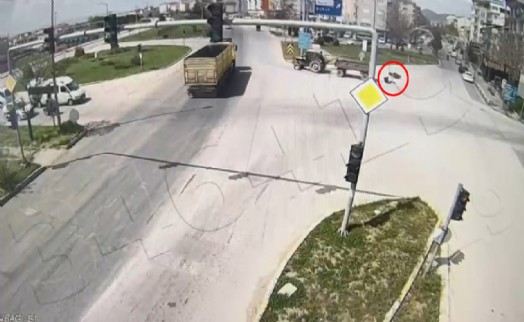 Motosikletin römorka çarptı: 1 kişi yaralandı