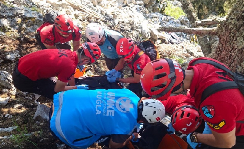 Muğla'da kayalıklara düşen 81 yaşındaki paraşütçü, hayatını kaybetti
