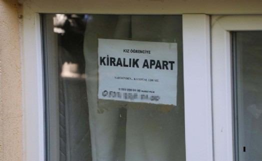 Oğlu da gizli kameralı apartta kalmış