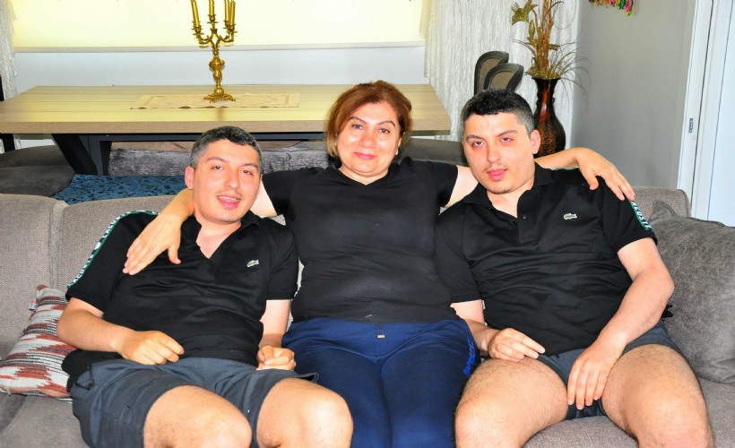 Otizmli ikizleriyle 25 yıldır hayata meydan okuyor