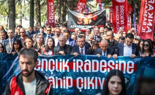 Ankara'da 'Üç Fidan' için anma yürüyüşü... Özgür Özel de katıldı!