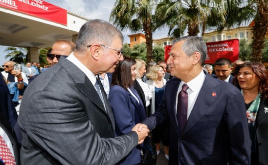 Özgür Özel İzmir'in projelerini örnek gösterdi: 'Kırmızı Bayrak Projesi yaygınlaştırılacak'