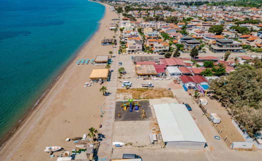 Seferihisar Belediyesi'nden Ürkmez'de denize sıfır sosyal tesis
