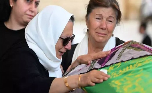 Şişli'de eski eşi tarafından öldürülen Bahar Aksu'nun cenazesi toprağa verildi