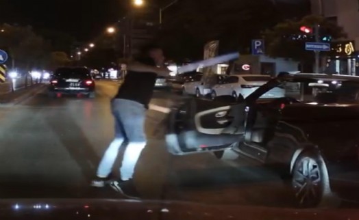 Tartıştığı motosikletlinin üzerine döner bıçağıyla yürüyen maganda tutuklandı