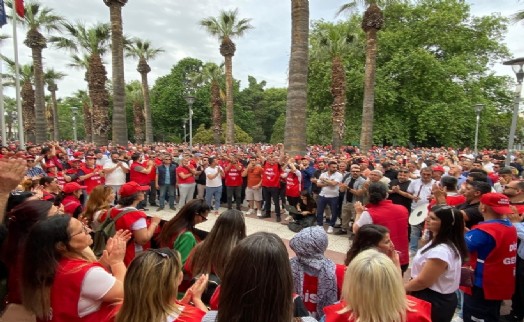 Tugay bugün yatırılacağını duyurmuştu: Maaşlar geceye kaldı!