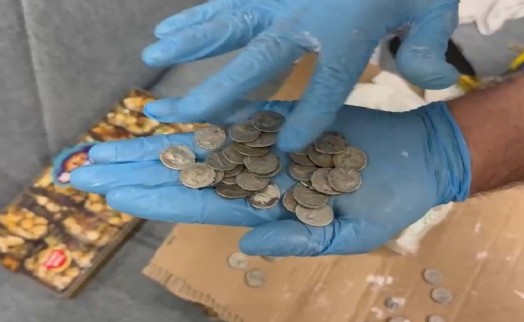 Valizde diş macunu tüplerine gizlenmiş tarihi eserler ele geçirildi